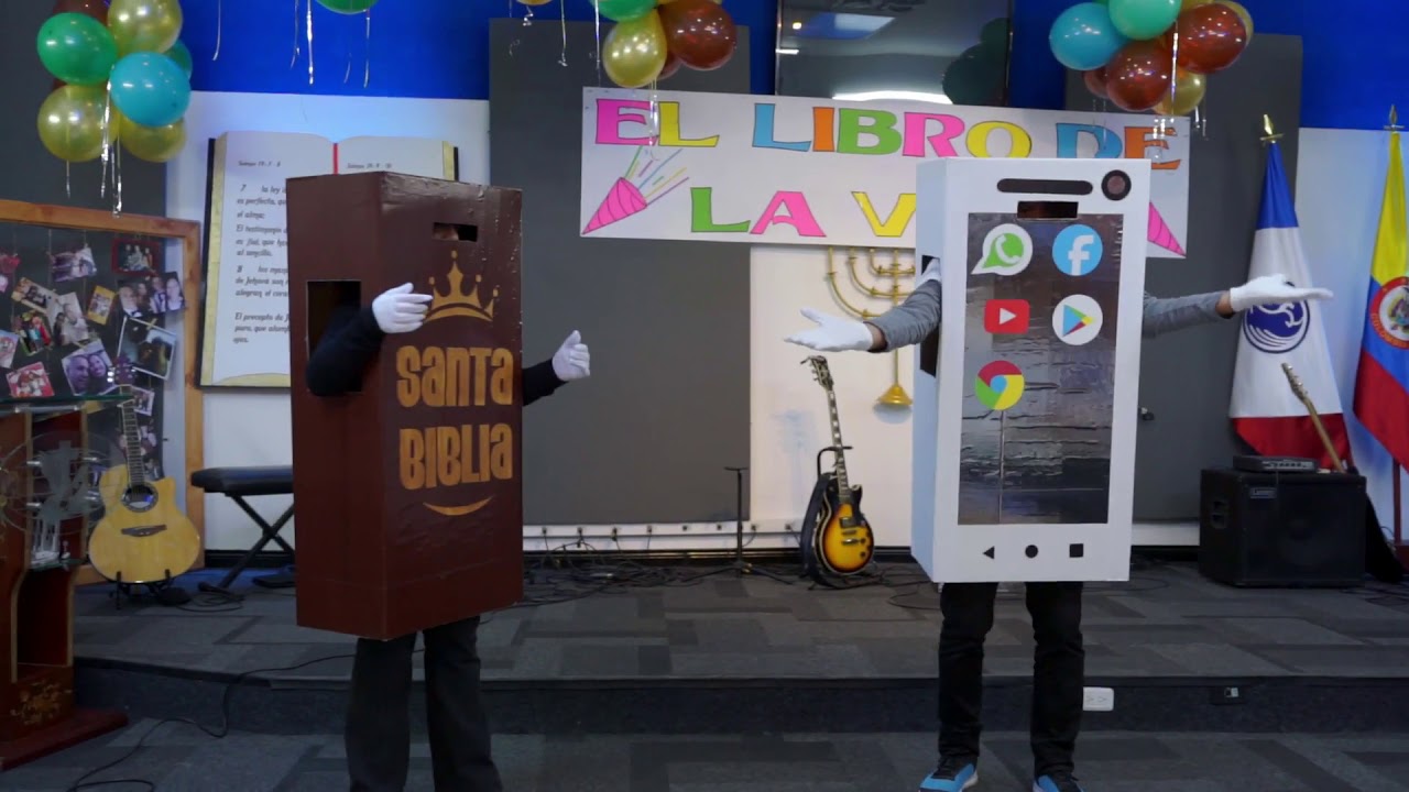 es una representación dramatizada por medio de personajes